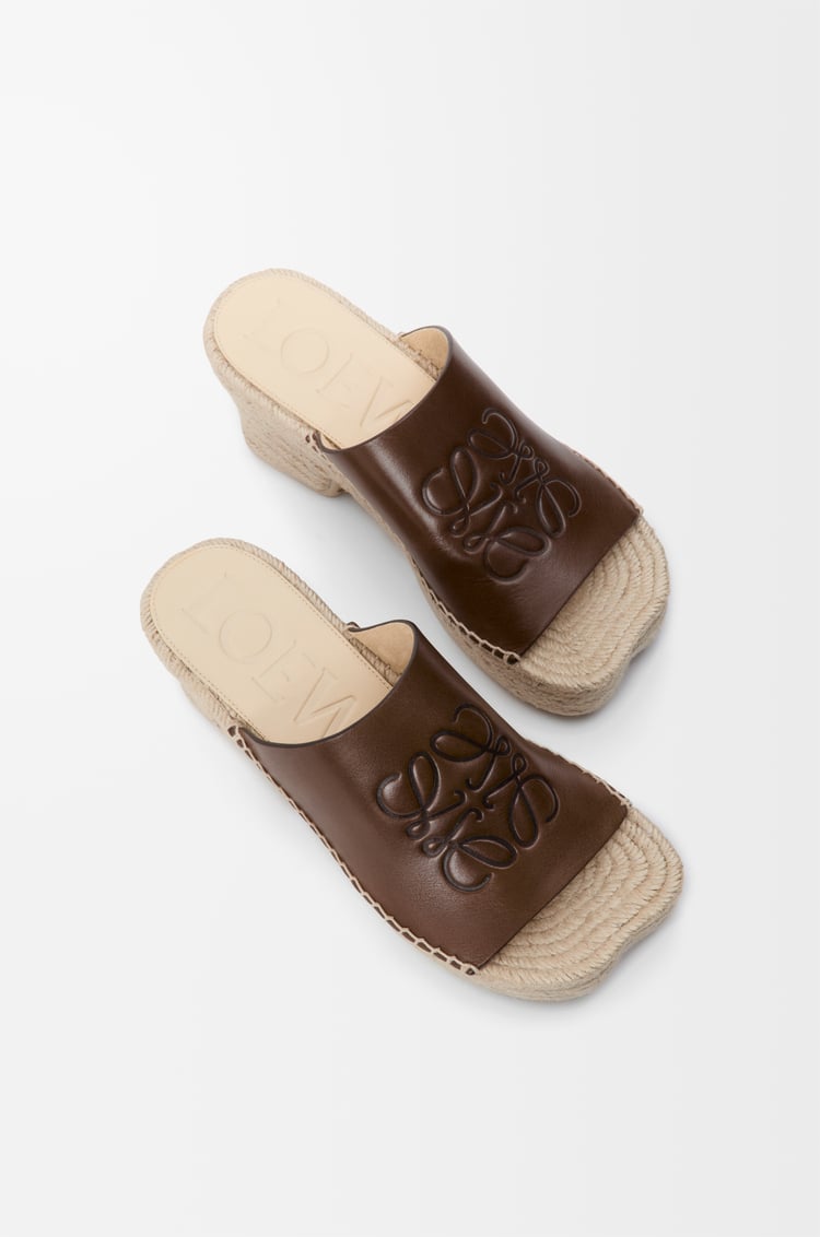 LOEWE Petal espadrille platform slide in vegetable-tanned calfskin Brown