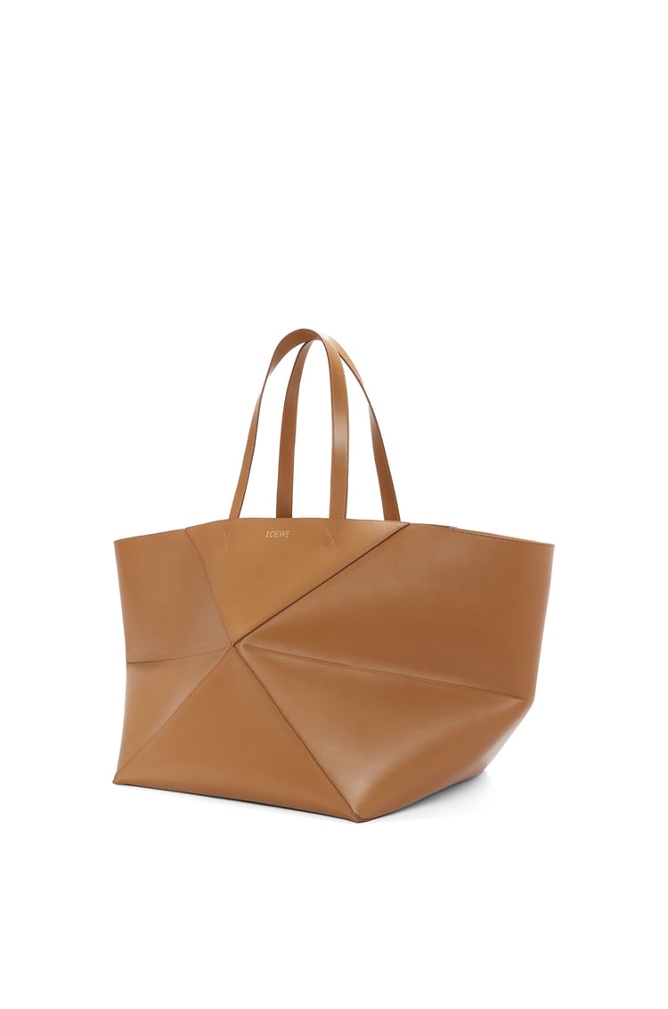 LOEWE XXL Puzzle Fold Tote in shiny calfskin 橡木色