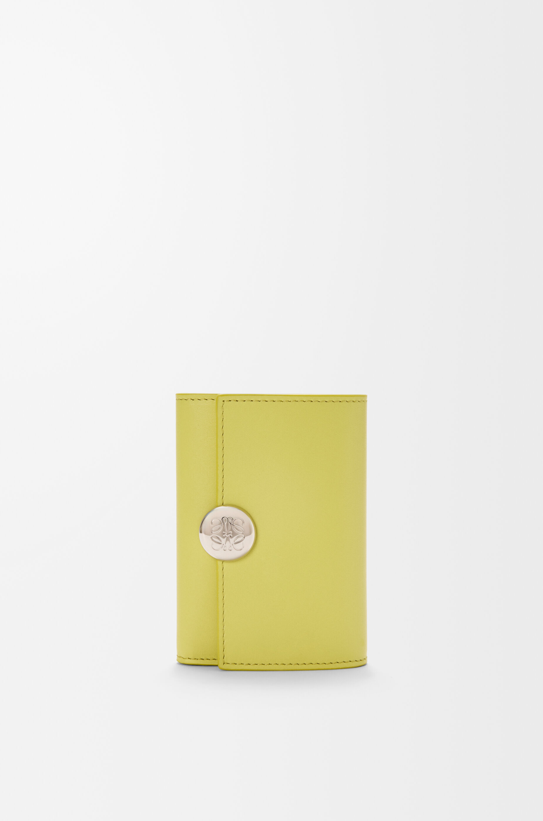 ぺブル バーティカル ウォレット スモール（シャイニーナパカーフ