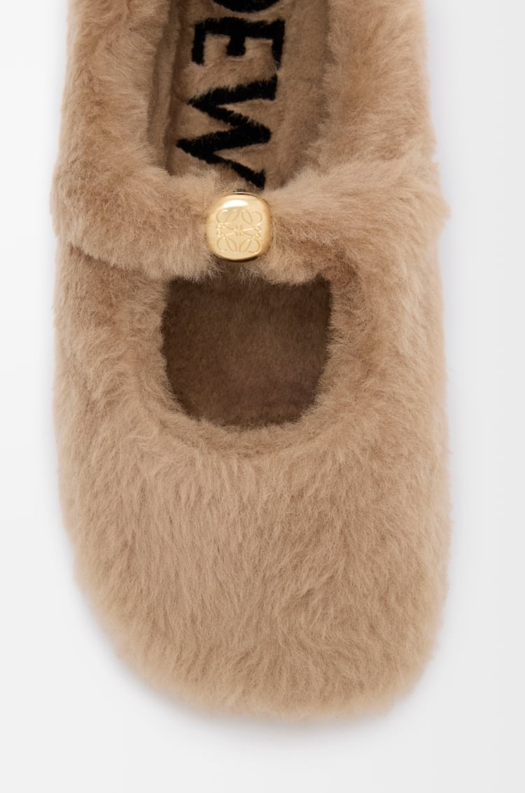 LOEWE Ballerine Pebble in shearling Quercia