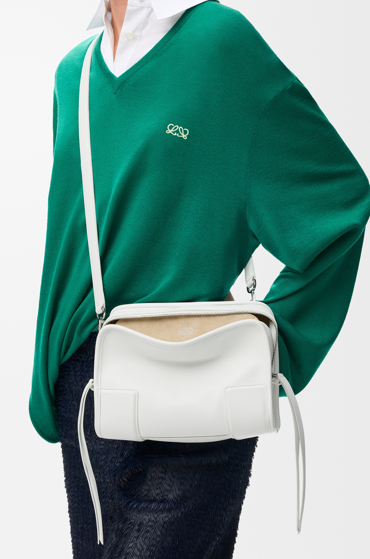 LOEWE Bolso Amazona 180 pequeño en piel de ternera suave Blanco