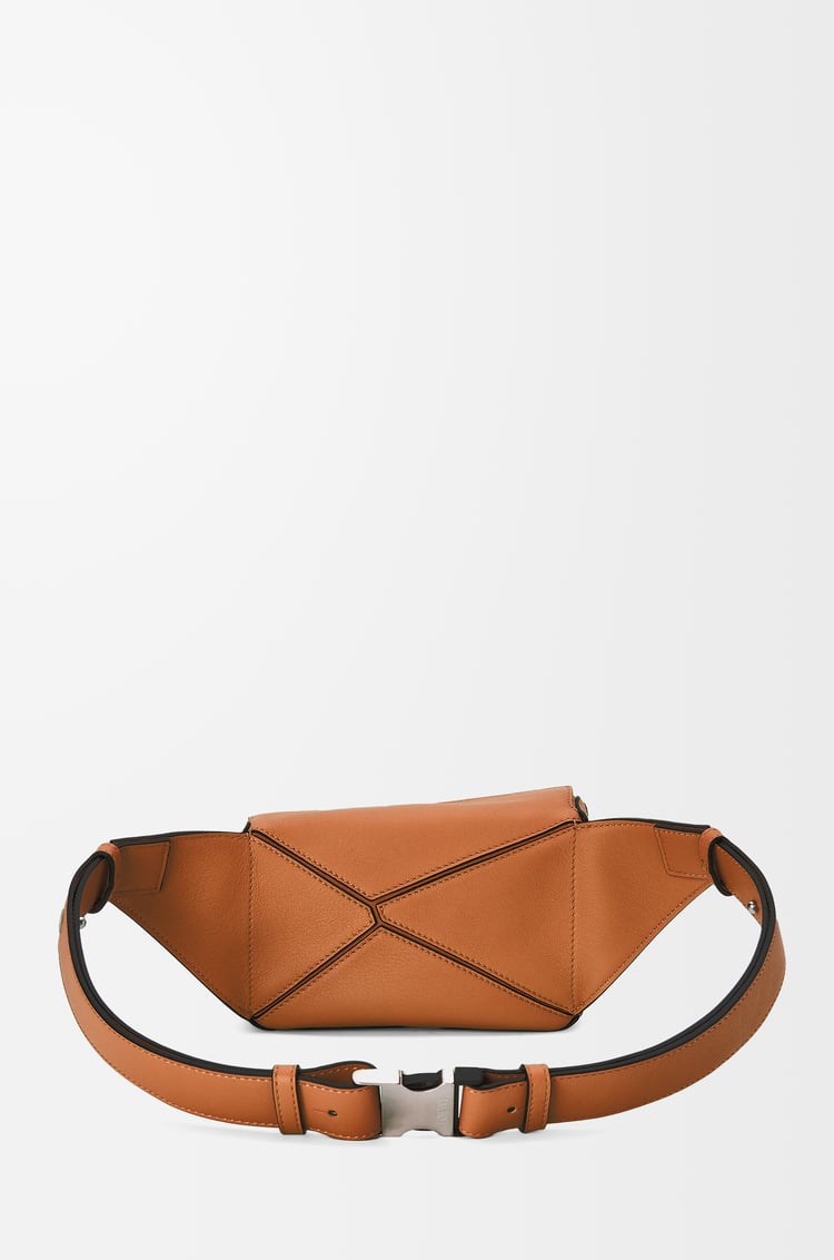 LOEWE Riñonera Puzzle mini en piel de ternera Marrón Claro