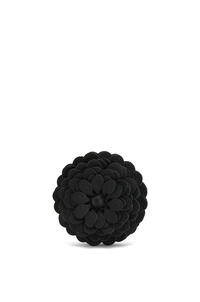 LOEWE Flor en piel de ternera con tachuelas Negro