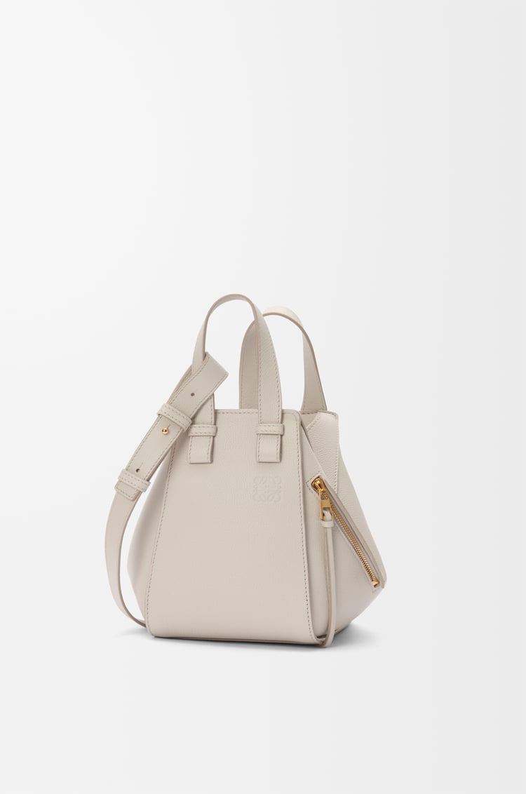 LOEWE ハンモックバッグ コンパクト（ソフトグレインカーフ） ライトゴースト