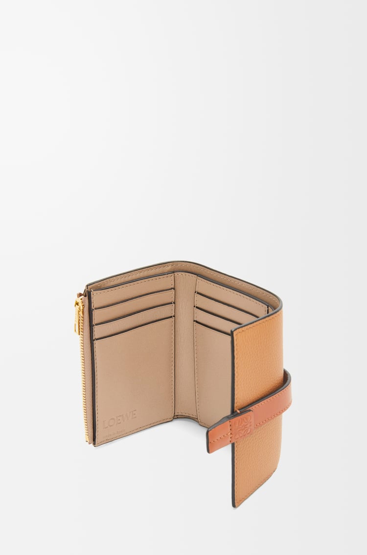 LOEWE Cartera vertical pequeña en piel de ternera Toffee/Bronceado
