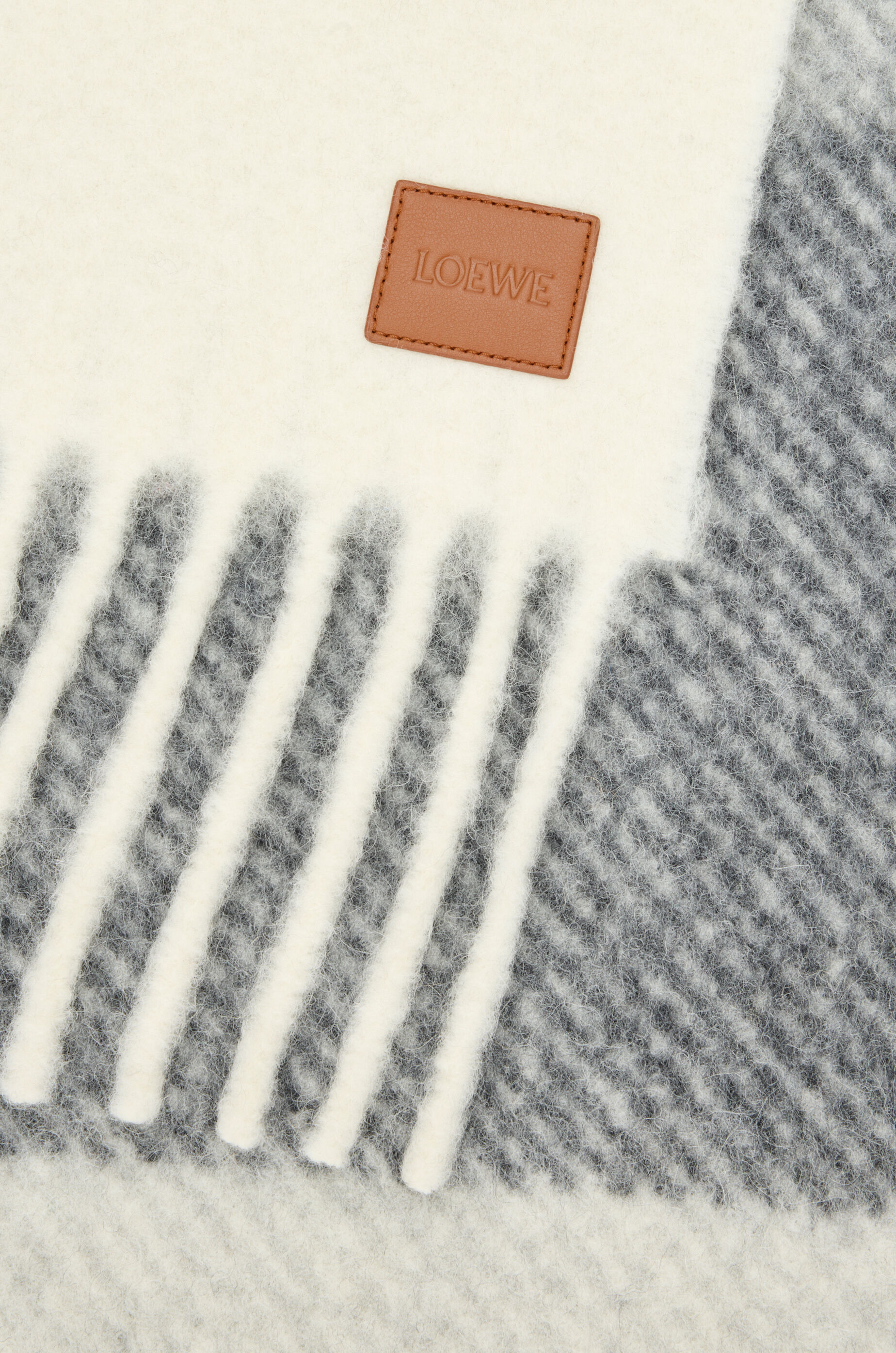 スカーフ（アルパカ&ウールブレンド） グレー - LOEWE