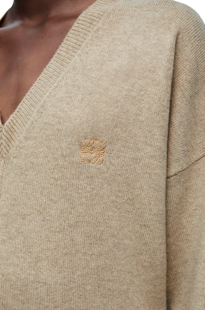 LOEWE Asymmetric sweater in cashmere Beige Melange plp_rd