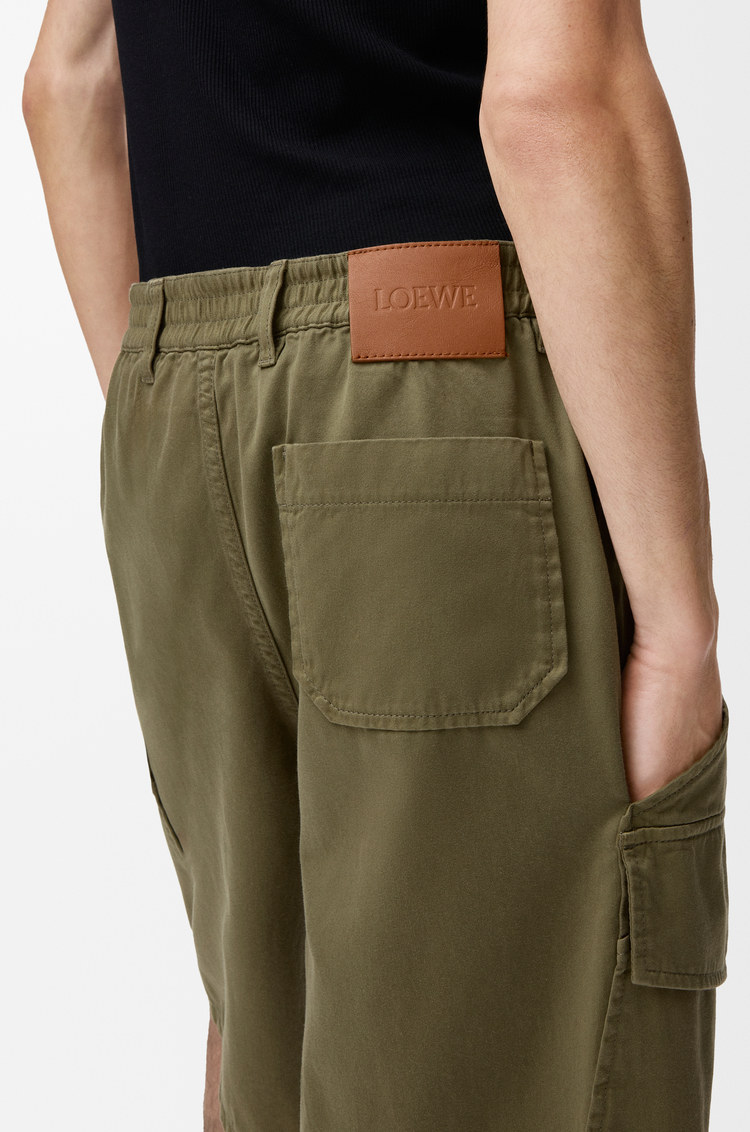 LOEWE Pantalón corto cargo en algodón Verde Caqui