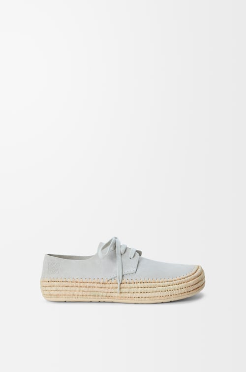 LOEWE Zapato Rio con cordones en ante y rafia Gris Claro