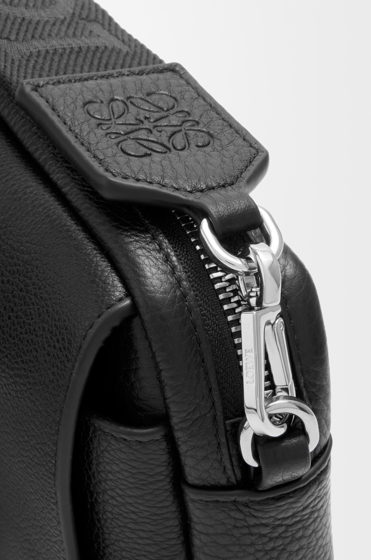 LOEWE PEBBLE MESSENGER SMALL In SUPPLE GRAINED CALF Black