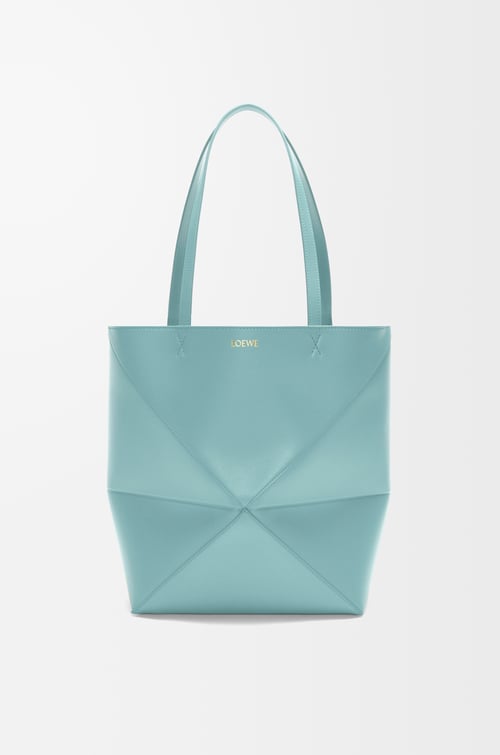 LOEWE Bolso Puzzle Fold tote mediano en piel de ternera Agua plp_rd