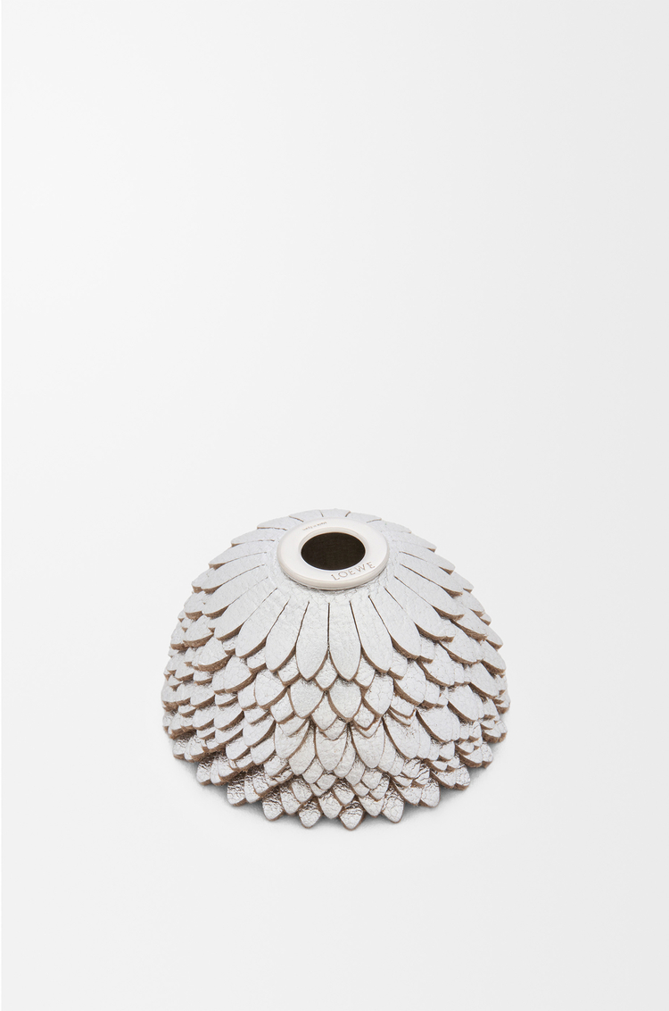 LOEWE Ciondolo Flower in pelle di vitello Argento