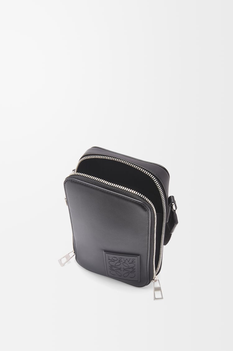 LOEWE Vertical crossbody pocket en piel de ternera Negro