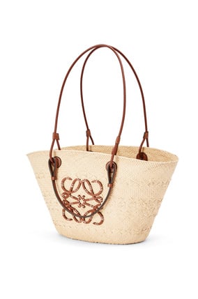 LOEWE 伊拉卡棕榈纤维和牛皮革 Anagram Basket 手袋 原色/棕褐色 plp_rd