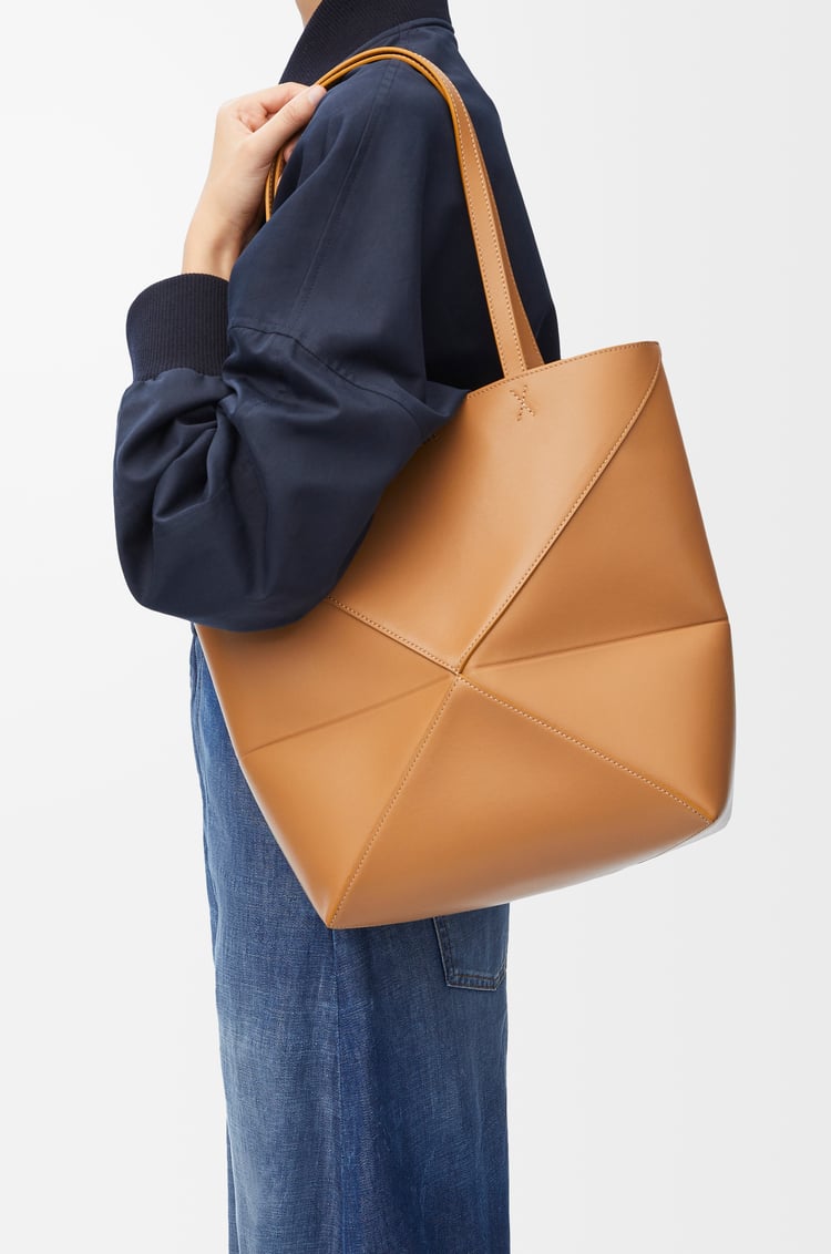 LOEWE Bolso Puzzle Fold tote mediano en piel de ternera Desierto Cálido