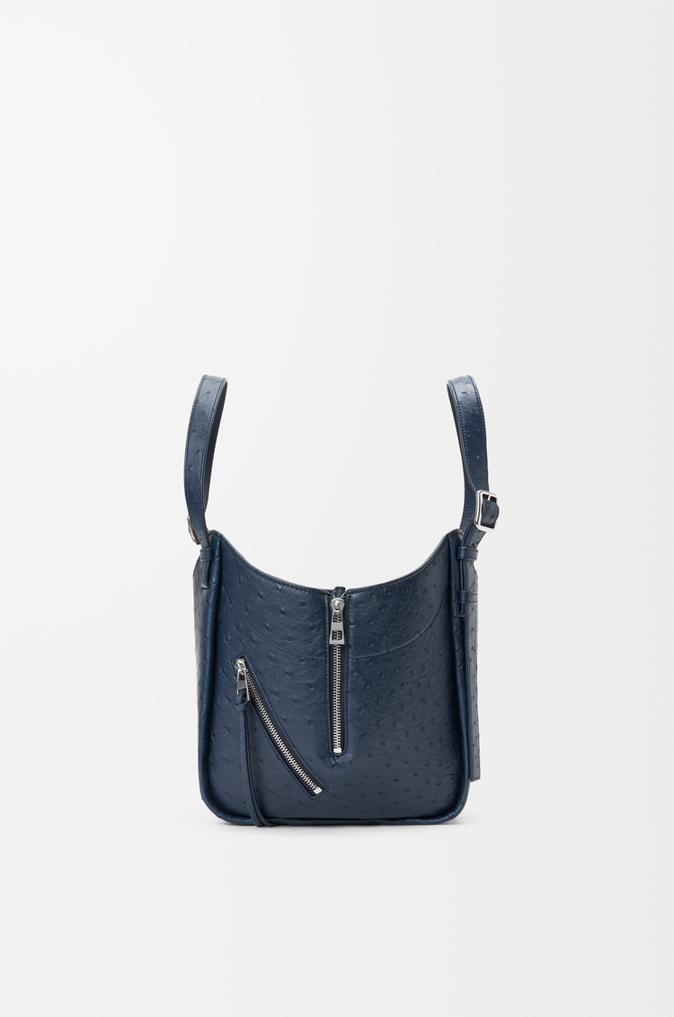 LOEWE ハンモック フリップ バッグ ミディアム（オーストリッチ） ディープネイビー