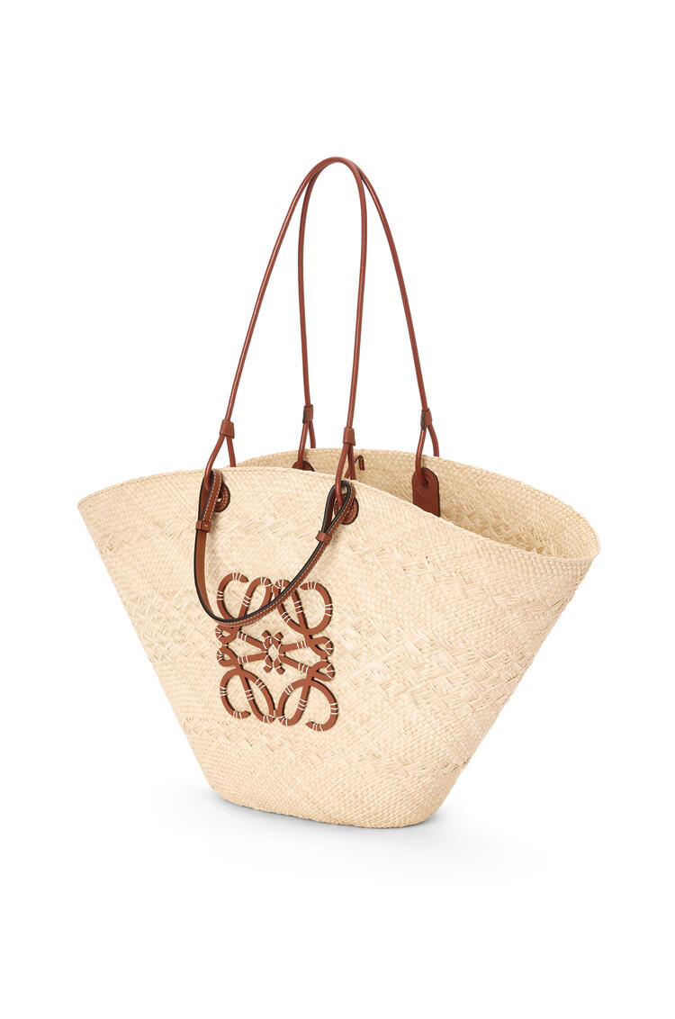 LOEWE 大号伊拉卡棕榈纤维和牛皮革 Anagram Basket 手袋 原色/棕褐色 pdp_rd