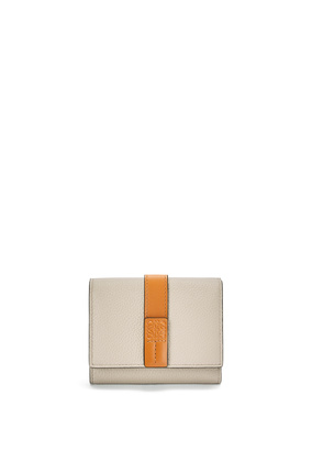 LOEWE Trifold wallet in soft grained calfskin Light Oat/Honey plp_rd