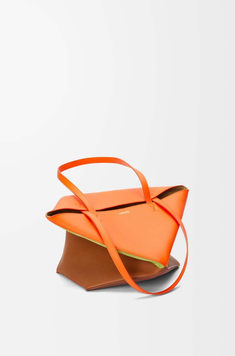LOEWE Bolso Puzzle Fold tote mediano en piel de ternera y ante Naranja Vivo/Verde