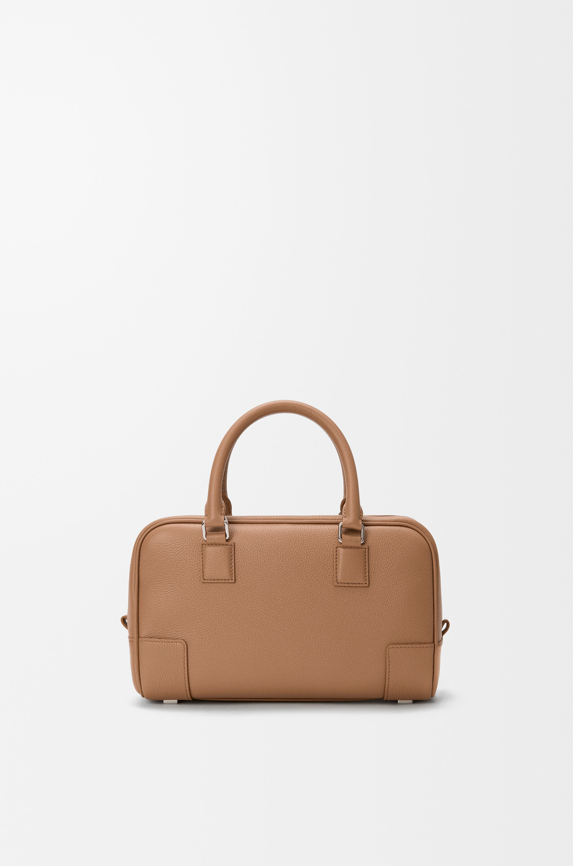 アマソナ23 バッグ（ソフトグレインカーフ） ブラウン - LOEWE