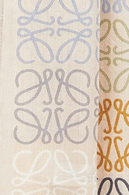 LOEWE Pañuelo de líneas Anagram en lana, seda y cashmere Multicolor/Caramelo plp_rd