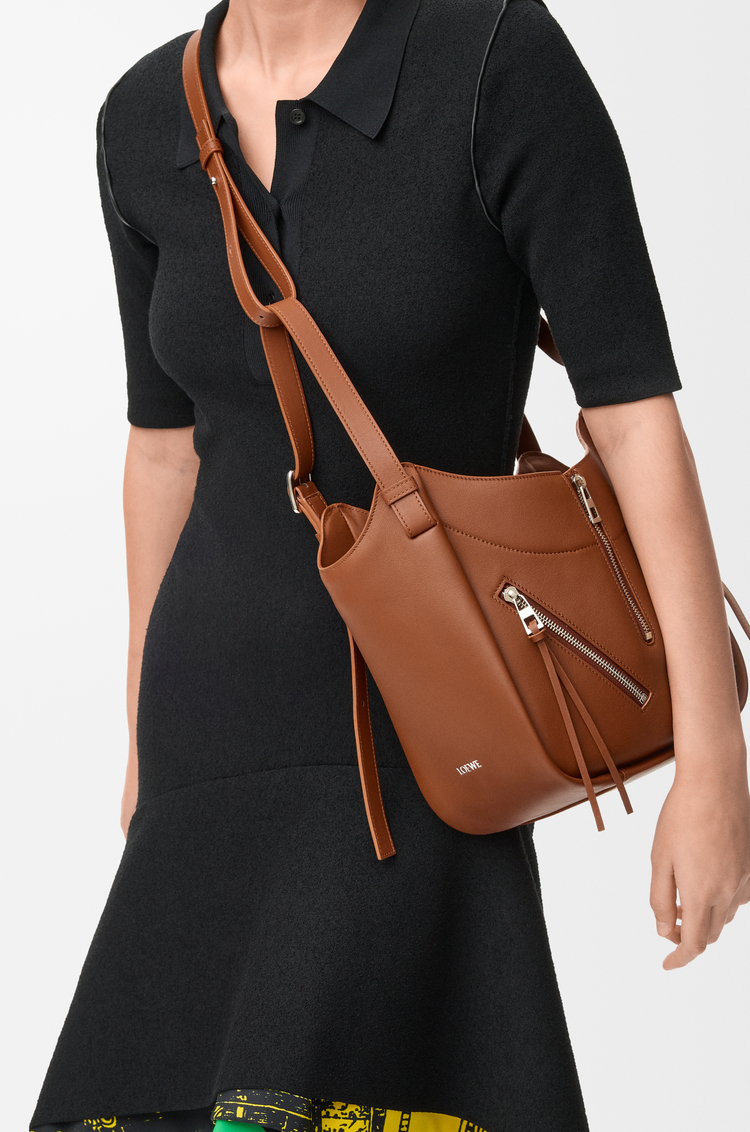 LOEWE 经典牛皮革 Hammock Flip 手袋 松鼠棕