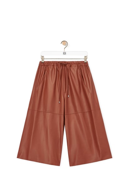 LOEWE Cropped trousers in nappa lambskin 棕色