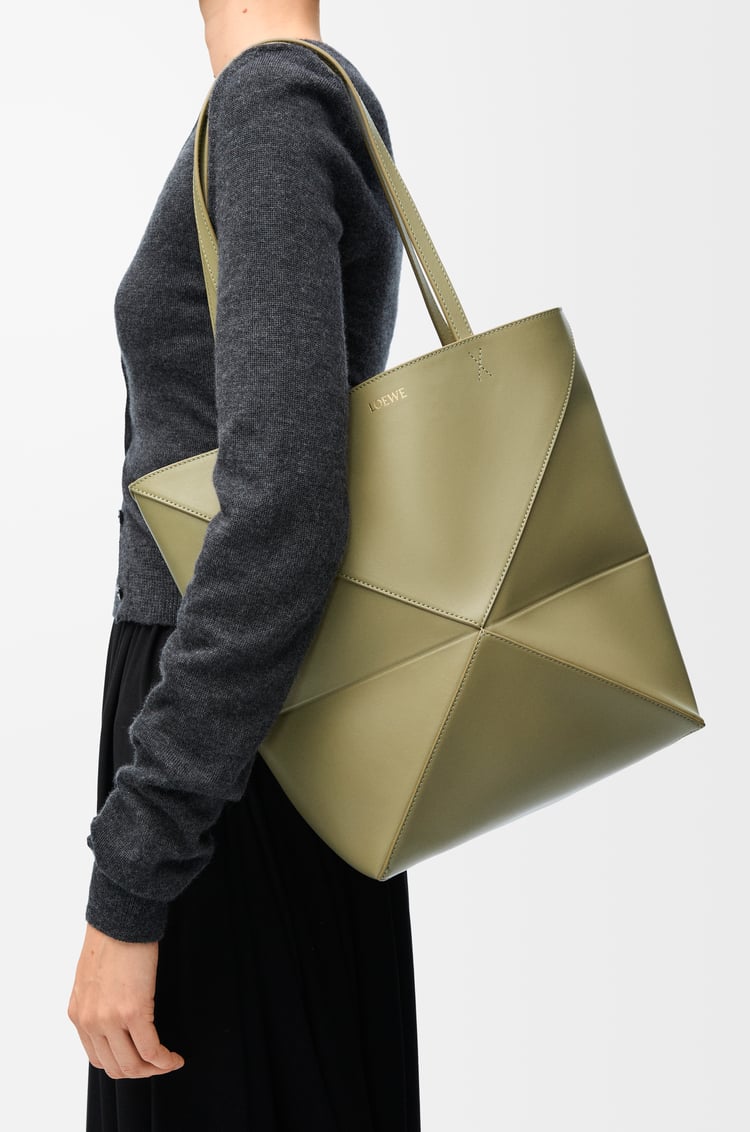 LOEWE パズルフォルド トート （シャイニーカーフ） ユーカリグリーン