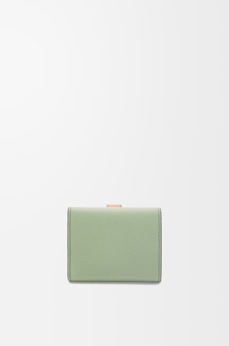 LOEWE 柔软粒面牛皮革三折钱包 迷迭香绿色/焦糖棕