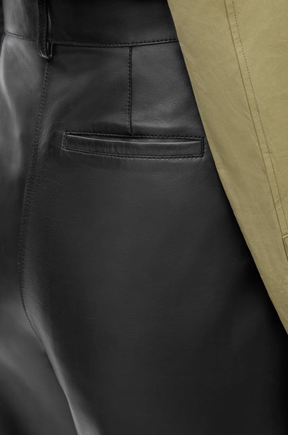 LOEWE Hochgeschnittene Hose aus Nappa-Lammleder Schwarz plp_rd