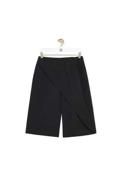 LOEWE Pantalón corto plisado en algodón Negro plp_rd