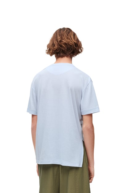 LOEWE Camiseta asimétrica en mezcla de algodón Azul Claro plp_rd