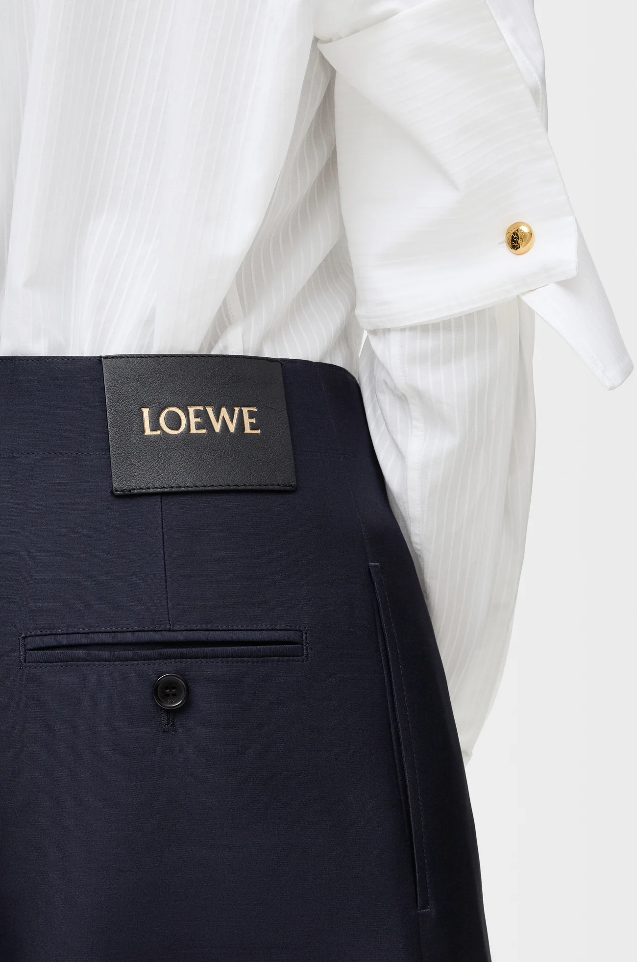 LOEWE Hose mit Gürtel aus Wolle und Seide Marineblau