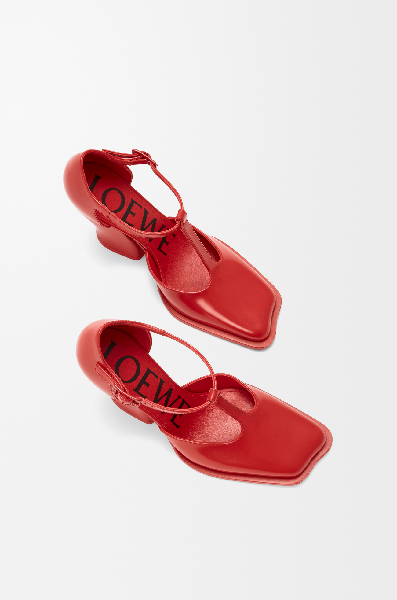 LOEWE Onda T-bar pump in brushed calfskin Red