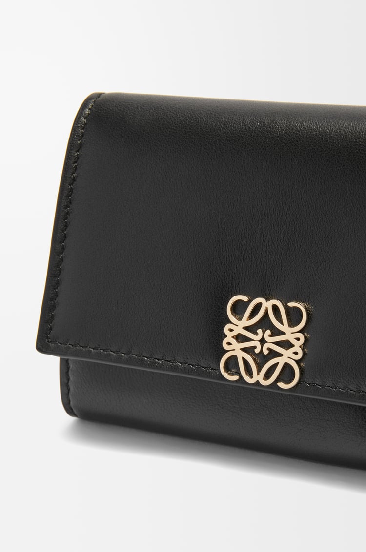 LOEWE Cartera vertical pequeña Anagram Puffer en piel napa de ternera Negro