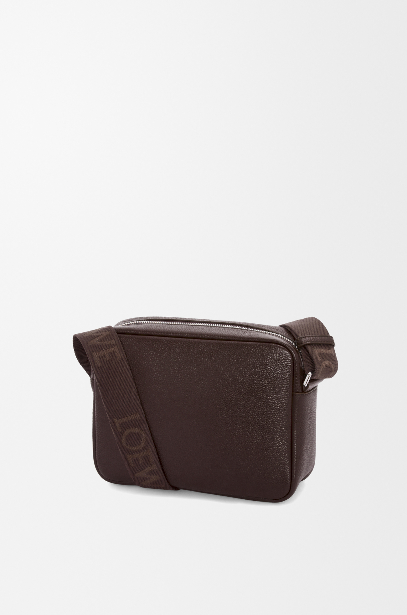 LOEWE Medium Pebble messenger bag in supple grained calfskin Oxblood plp_rd