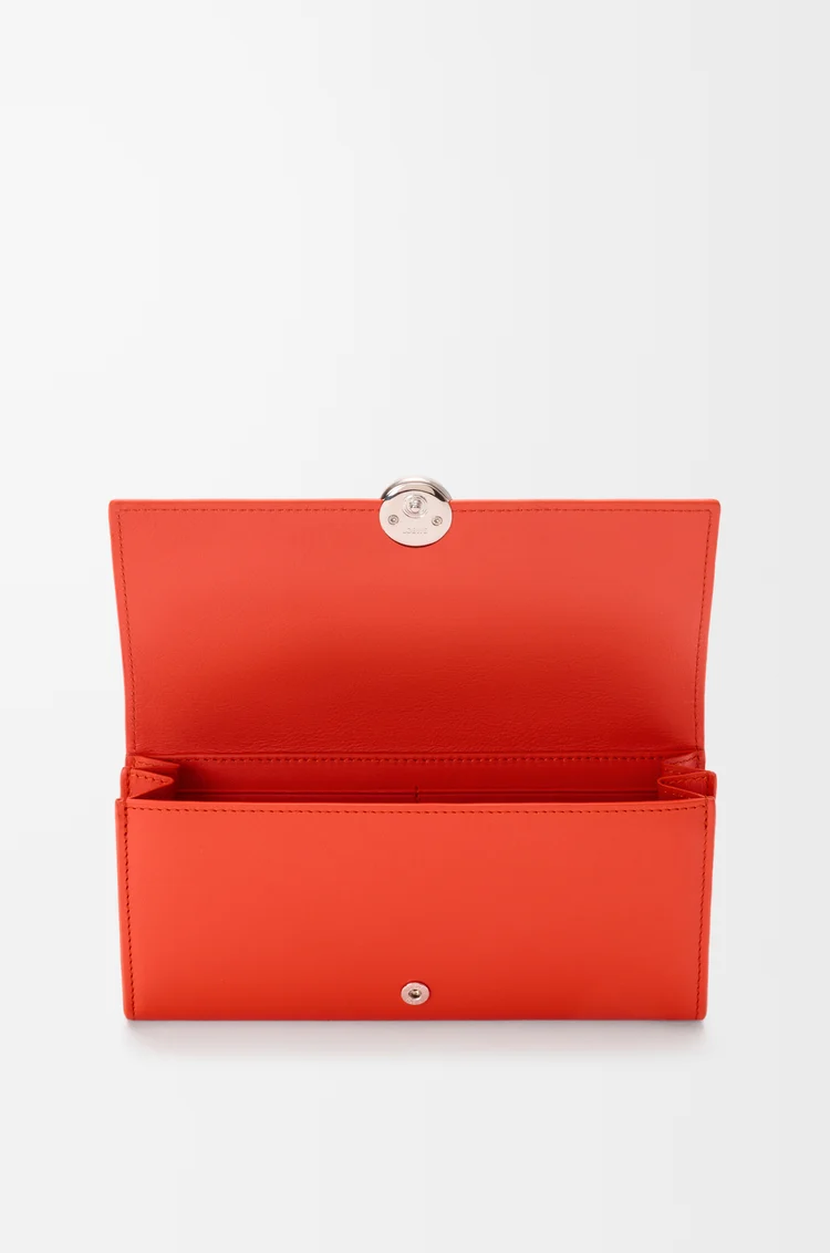 LOEWE Cartera continental Pebble en piel napa de ternera brillante Naranja Amanecer