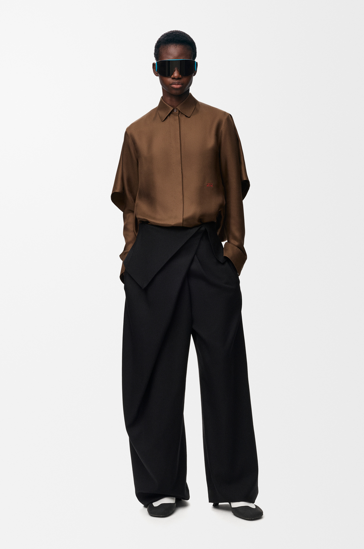 LOEWE Camisa tipo capa en seda Marrón
