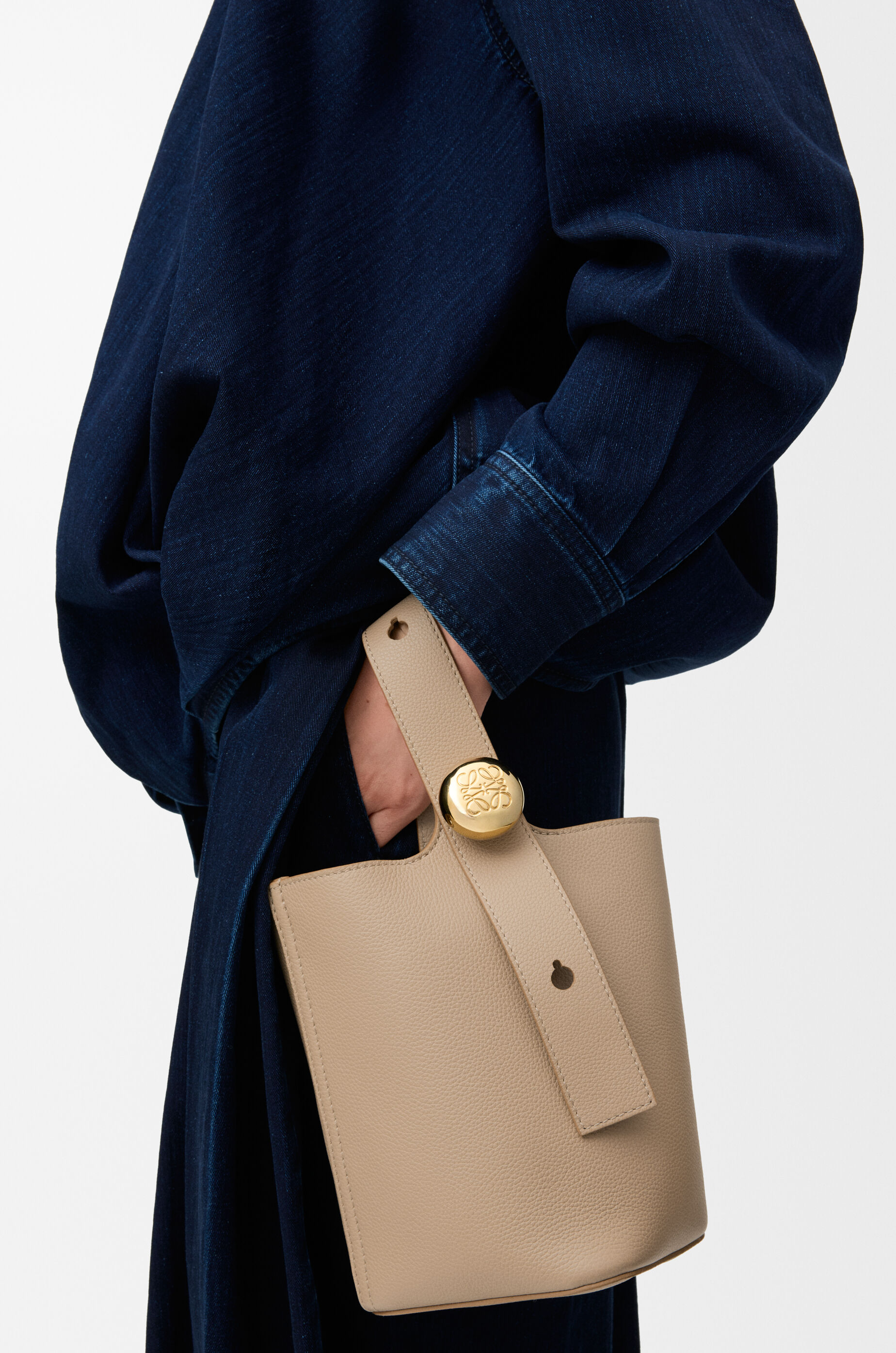 ぺブル バケットバッグ ミニ（ソフトグレインカーフ） ベージュ