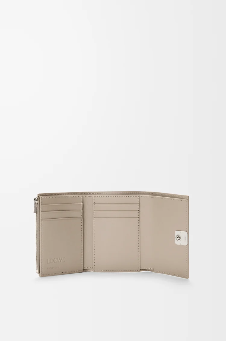 LOEWE 小型鵝卵石紋小牛皮 Anagram 直式錢包 黏土色