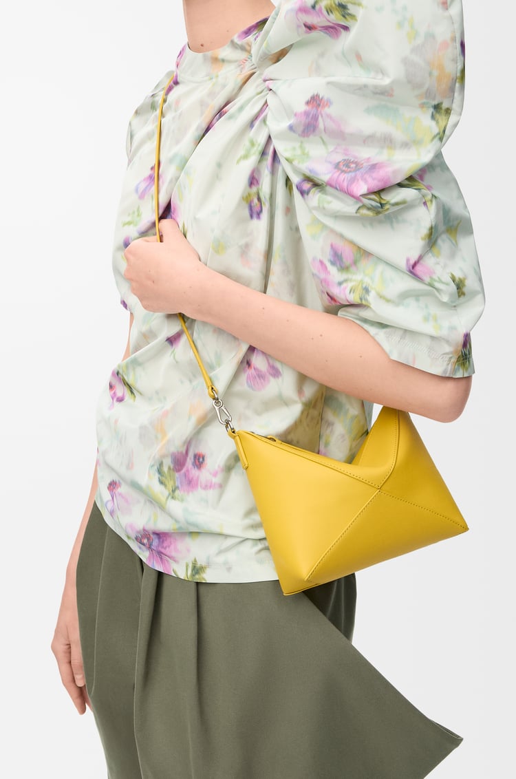 LOEWE パズルフォルド ポーチ（シャイニーナパカーフ） ダンデライオン
