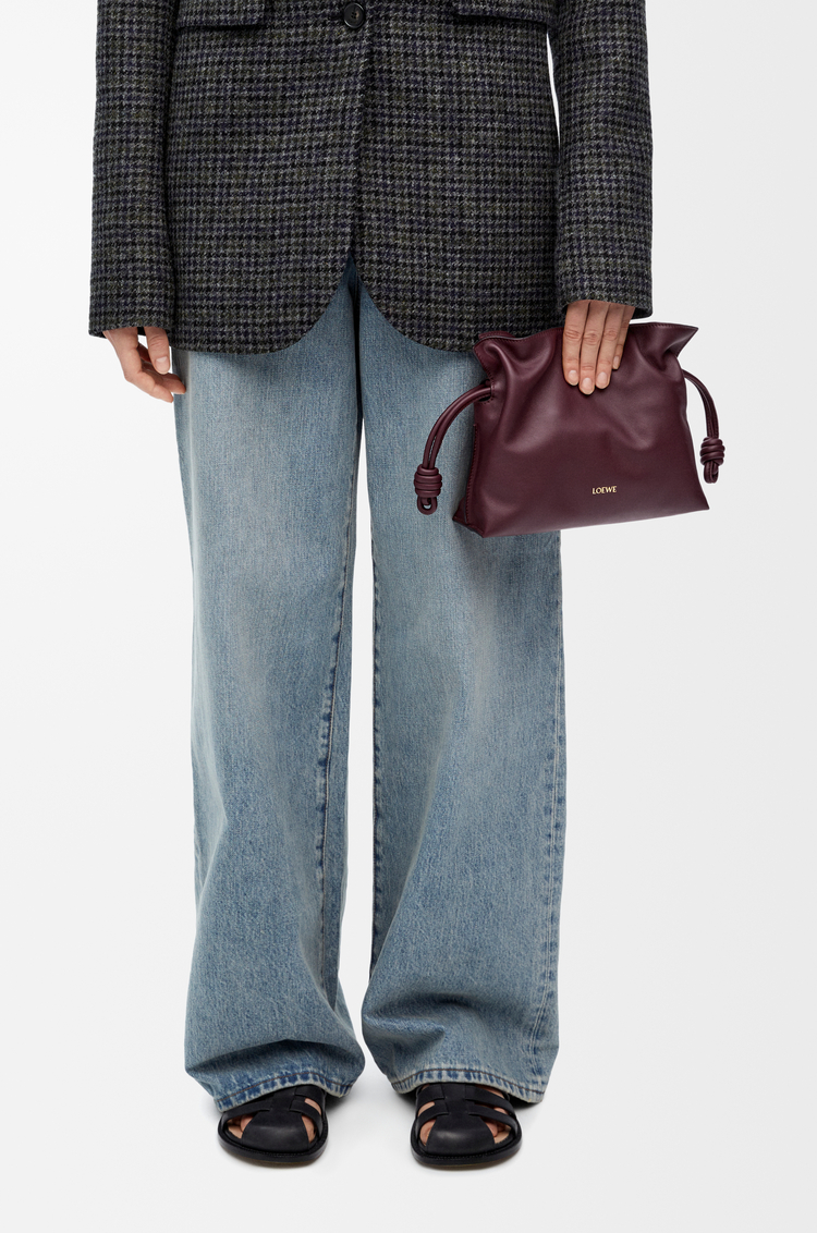 LOEWE Mini Flamenco Clutch aus Nappa-Kalbsleder Dunkles Burgunderrot