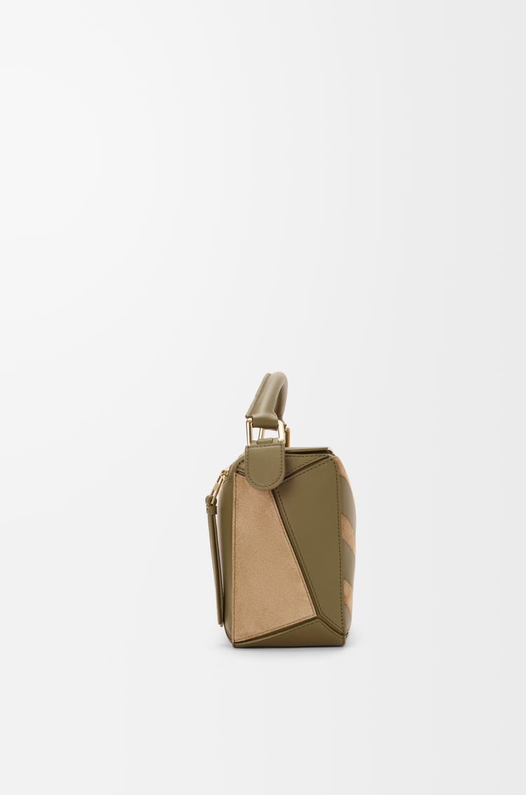 LOEWE Bolso Puzzle pequeño en piel de ternera y ante Oliva/Dorado