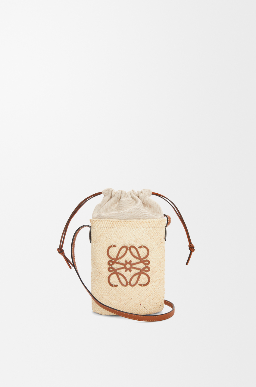 Square pocket in iraca palm and calfskin