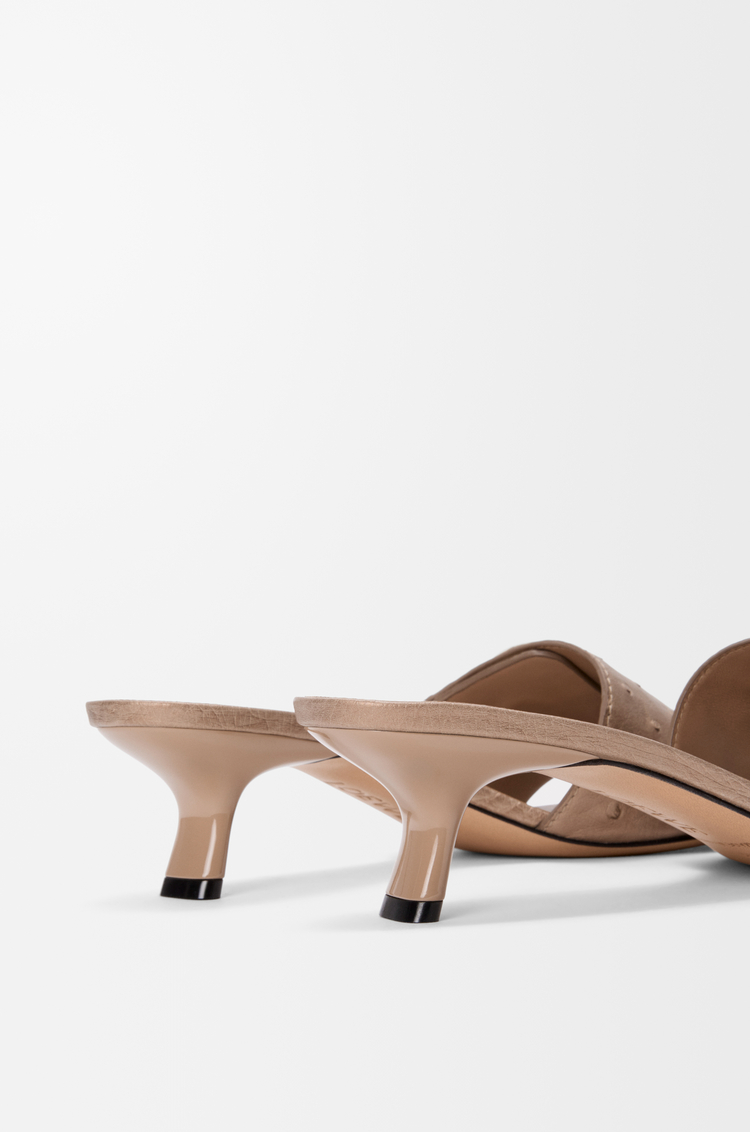 LOEWE Pebble slide in ostrich Ivory