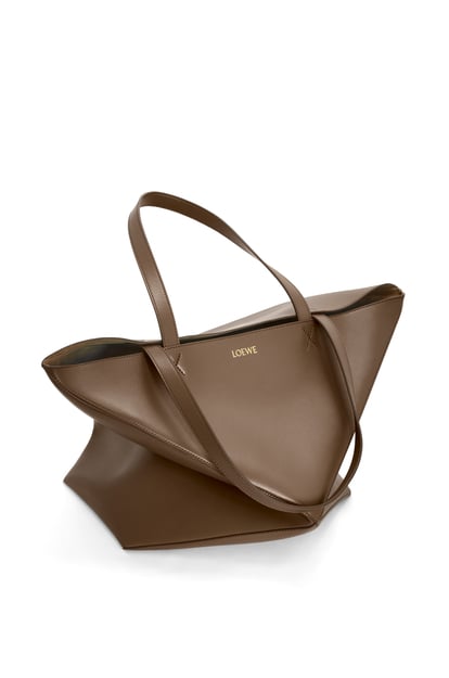 LOEWE XL Puzzle Fold Tote in shiny calfskin 茶褐色 plp_rd