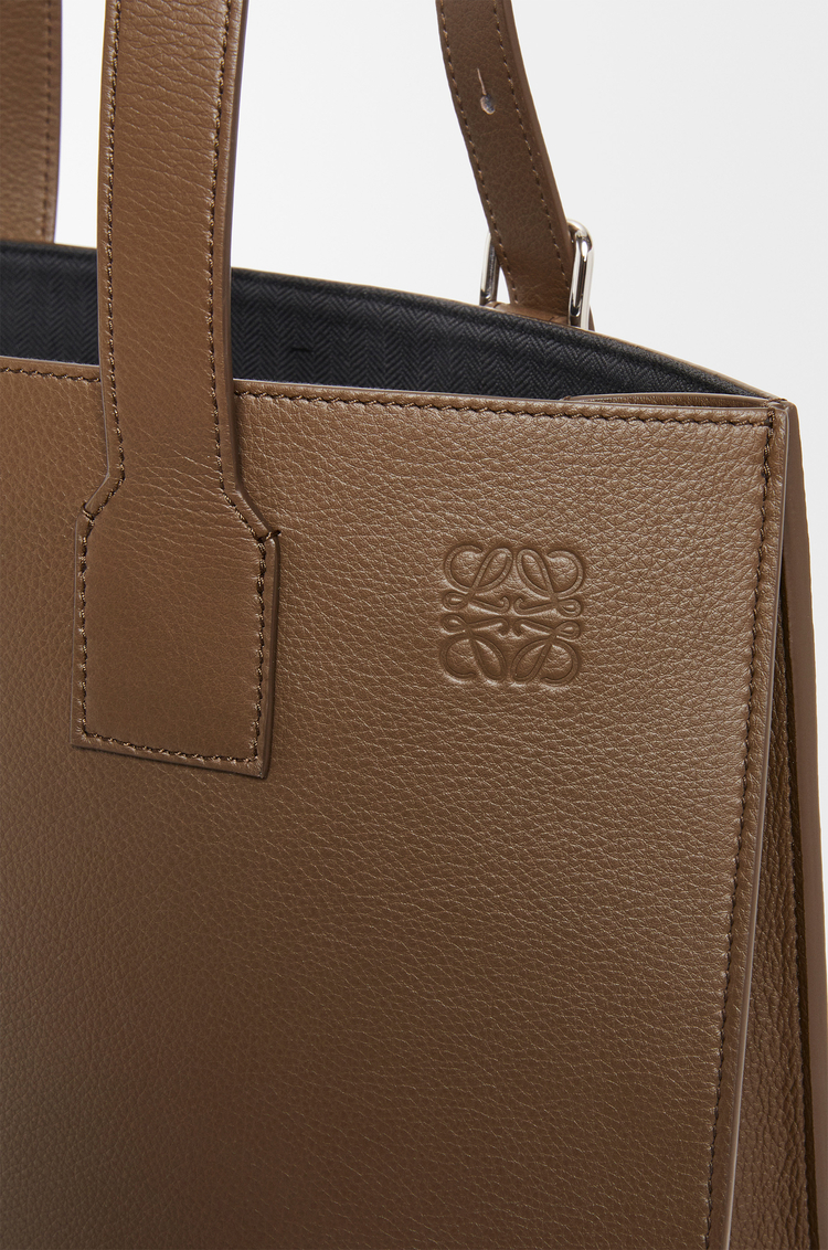 LOEWE 經典小牛皮 Buckle Horizontal 托特包 茶褐色