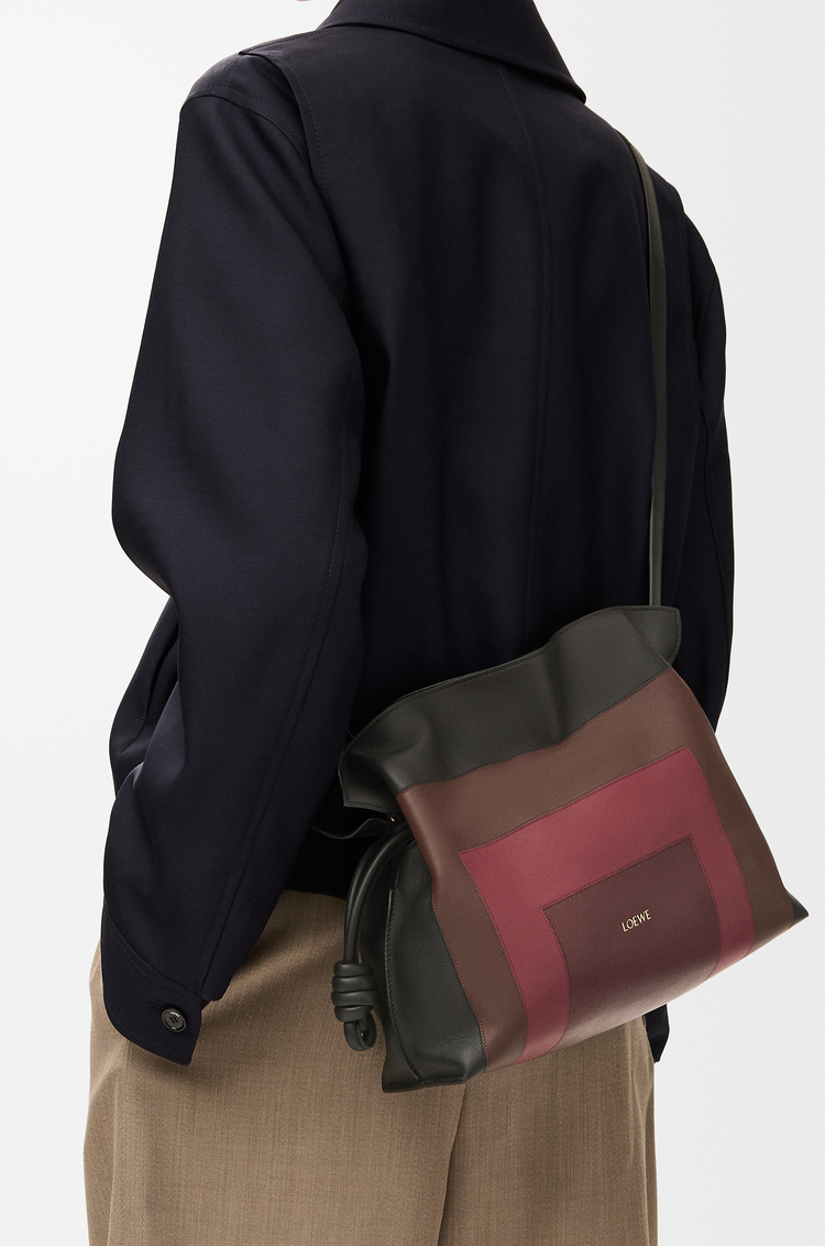 LOEWE Mittelgroße Flamenco Clutch aus Nappa-Kalbsleder Black/Burgundy