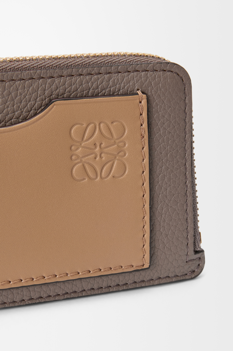 LOEWE Tarjetero-monedero en suave piel de ternera graneada Topo/Dorado