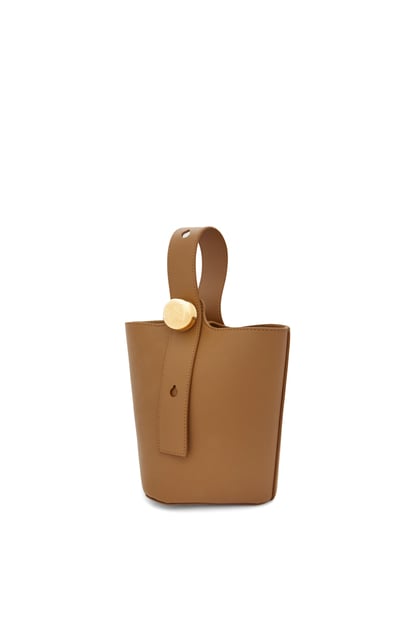 LOEWE Mini Pebble Bucket bag in mellow calfskin Oak plp_rd